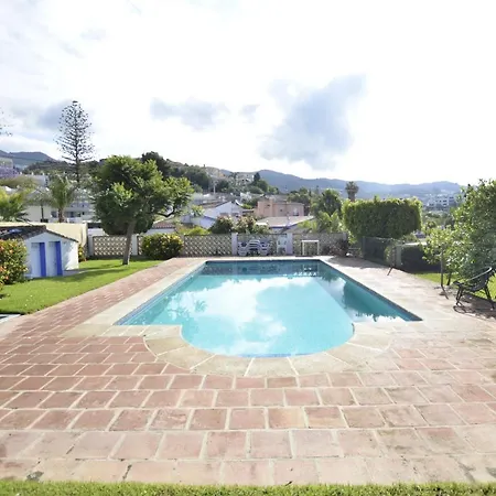 Maravillosa Privada Con Piscina Y Gran Jardin