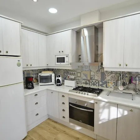 Maravillosa Privada Con Piscina Y Gran Jardin Vila