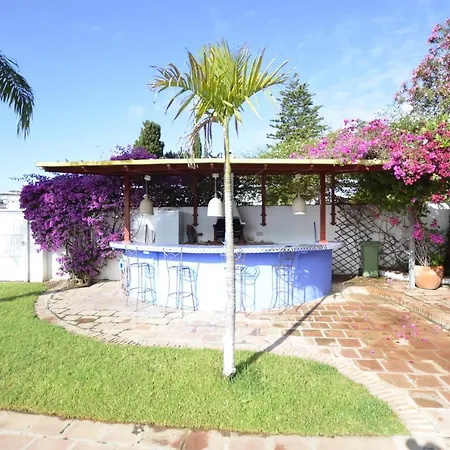 Maravillosa Privada Con Piscina Y Gran Jardin Villa *