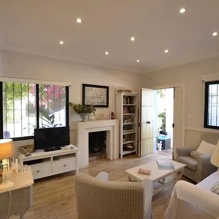 Maravillosa Privada Con Piscina Y Gran Jardin