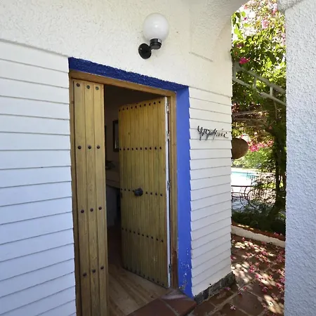 Maravillosa Privada Con Piscina Y Gran Jardin