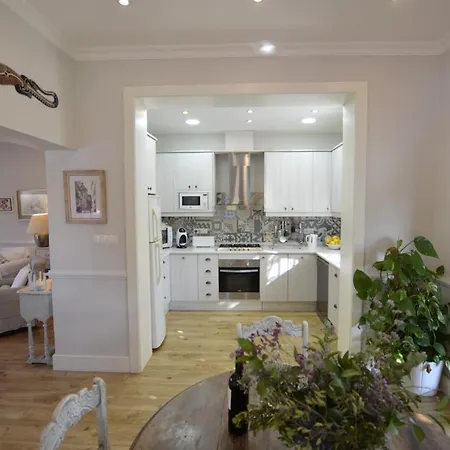 Maravillosa Privada Con Piscina Y Gran Jardin Villa *